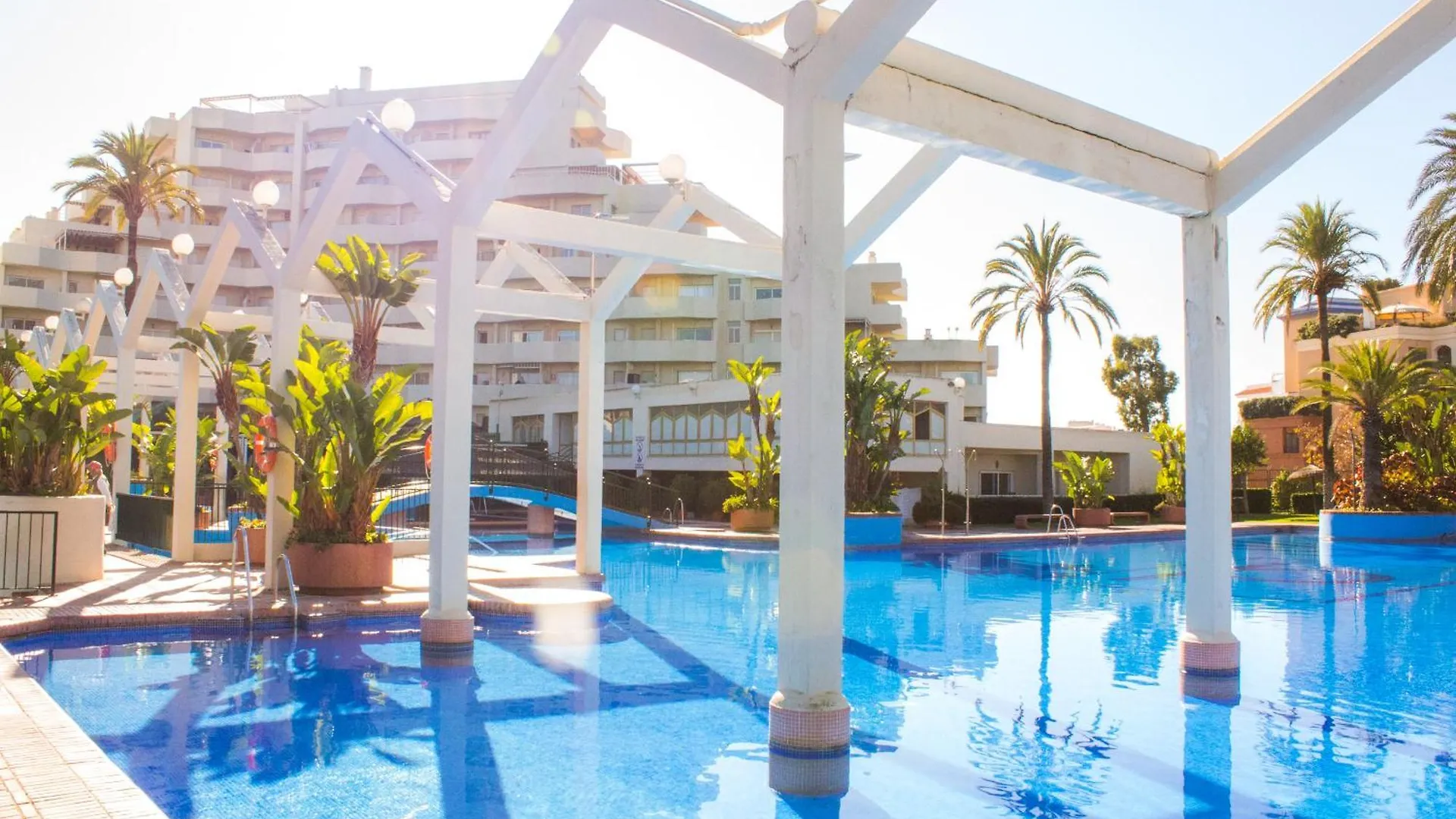 Apartamento Benal beach suite II, estudio con parque acuático y vistas al mar. Benalmádena