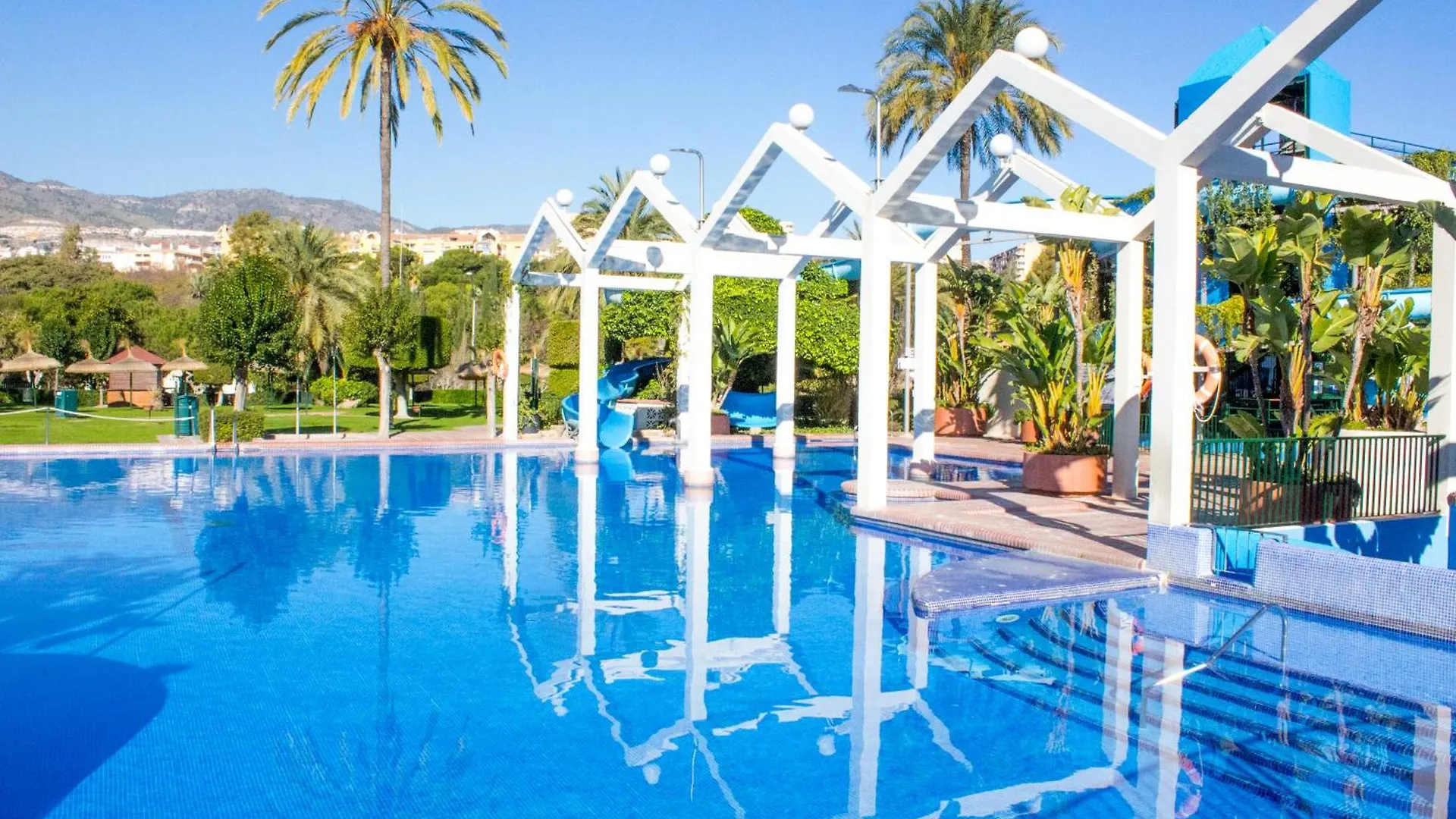 Benal beach suite II, estudio con parque acuático y vistas al mar. Benalmádena España