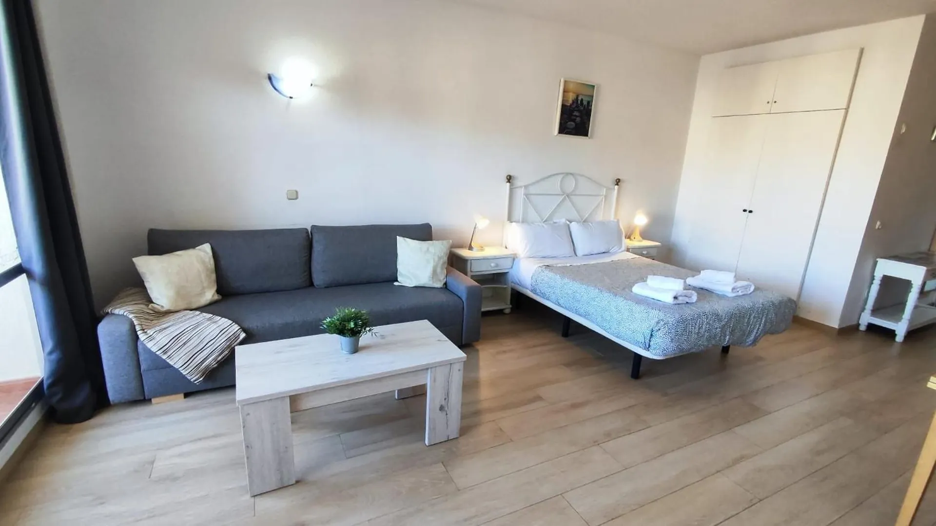 Benal beach suite II, estudio con parque acuático y vistas al mar. Benalmádena Apartamento